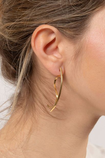 Paire de pendants d'oreilles en or,
En or...