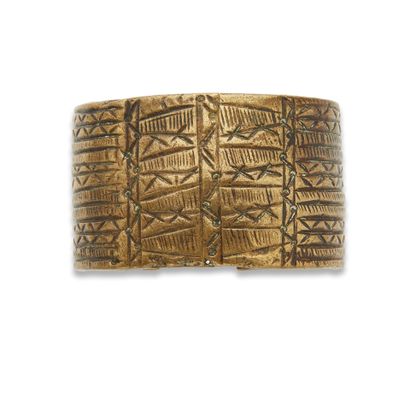Lot de six bracelets en métal dont un Liberia...
