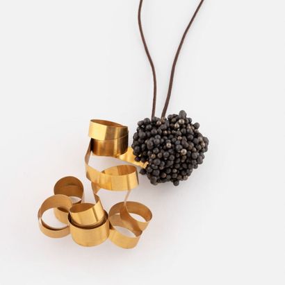 TAKIS (1925-2019)
Collier pendentif 
