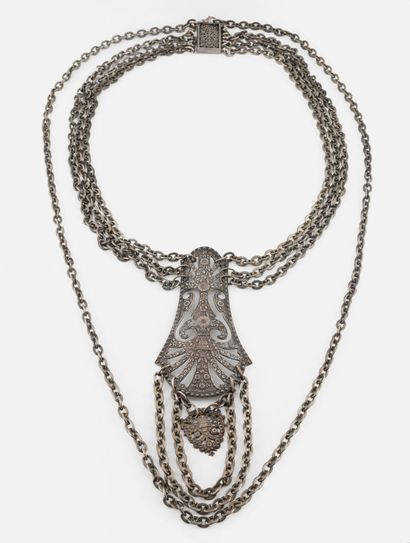 Grand collier en métal
En métal estampé et...