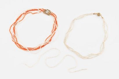 Collier perles de culture,
A deux rangs de...