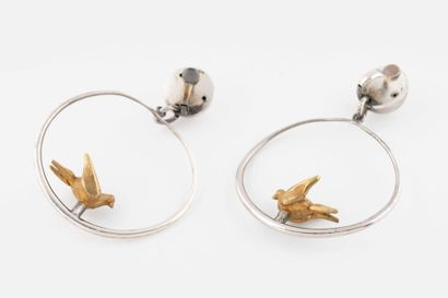 Line VAUTRIN (1913-1997)
Paire de pendants...