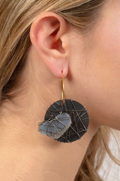 Lara KOULAJIAN (née en 1964)
Paire de pendants...