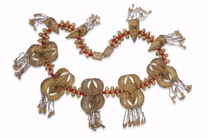 Bel ensemble de deux colliers en argent (800)...