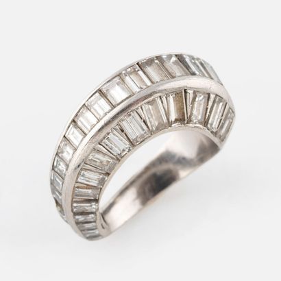 Bague diamants et platine
En platine (850),...