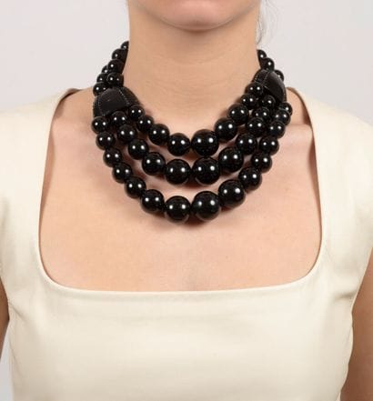 Ensemble de bijoux fantaisie comprenant :...