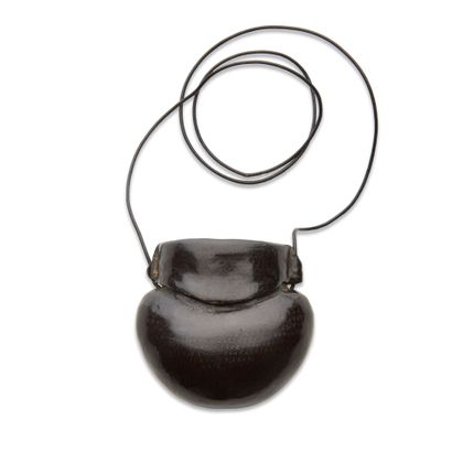 Tabatière en cuir, Chine, 
Hauteur : 8 cm.

Expertisé...