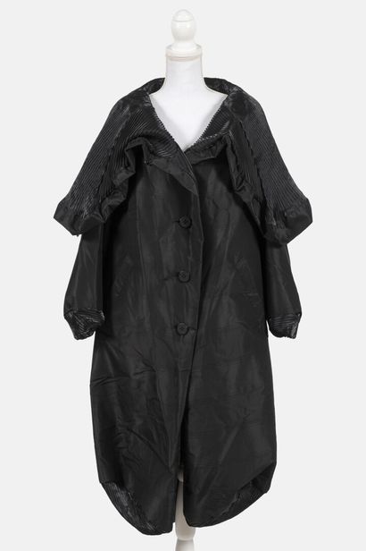 ISSEY MIYAKE Fête
Black silk and polyester...