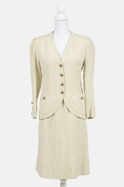 CHANEL HAUTE COUTURE BY KARL LAGERFELD
Green...