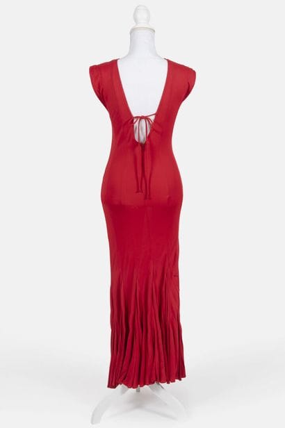REINHARD LUTHIER
Red sleeveless mermaid-style...