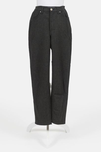 VERSACE COUTURE JEANS, JOSEPH
Set includes:...