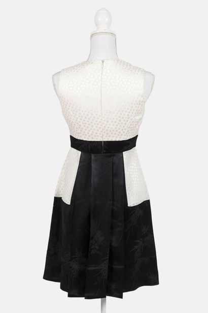 ALEXANDER MCQUEEN
Black and white silk dress...