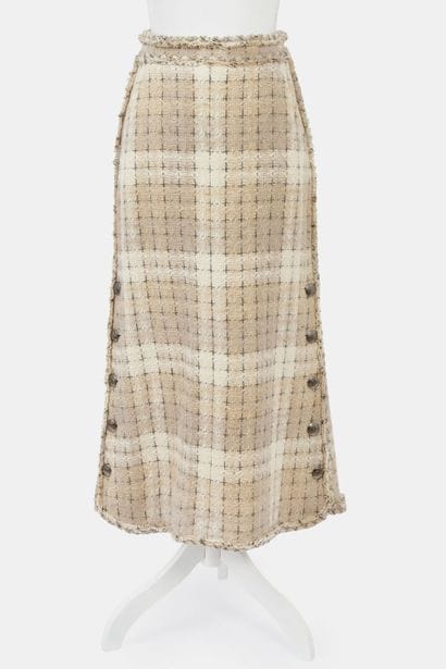 CHANEL
Long skirt in beige wool tweed with...