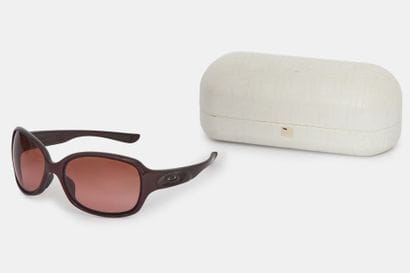 DRIZZLE
Pair of glasses in burgundy tones,...