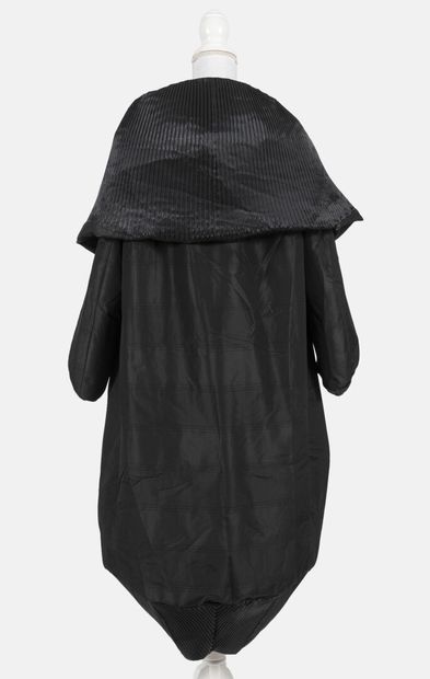 ISSEY MIYAKE Fête
Black silk and polyester...