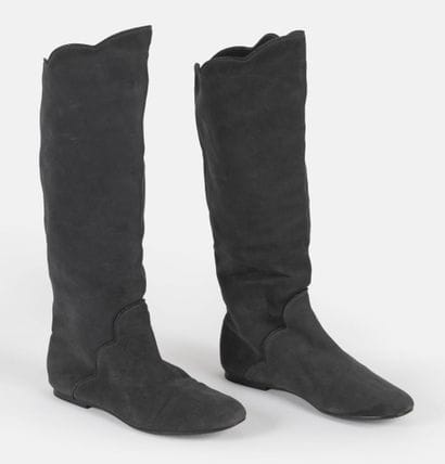 MARC JACOBS
Pair of flat gray suede boots...