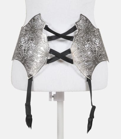 LA PERLA
Openwork metal corset,
Black elastic...