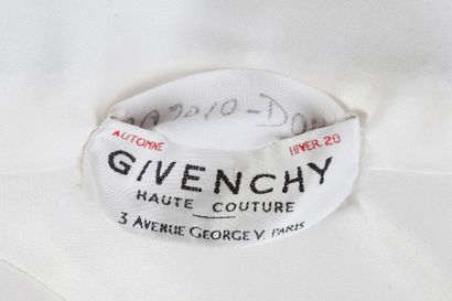 GIVENCHY HAUTE COUTURE by CLAIRE WAIGHT KELLER
Day/evening...
