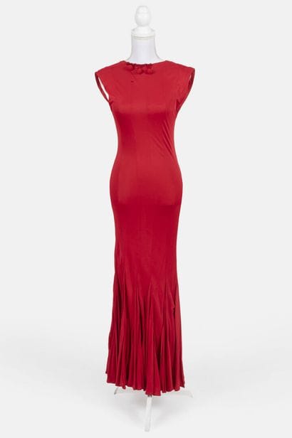 REINHARD LUTHIER
Red sleeveless mermaid-style...