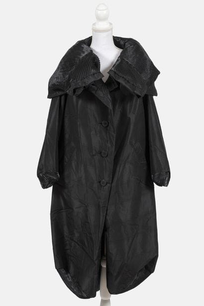 ISSEY MIYAKE Fête
Black silk and polyester...