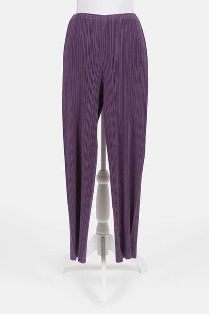 PLEATS PLEASE ISSEY MIYAKE
Purple pants made...