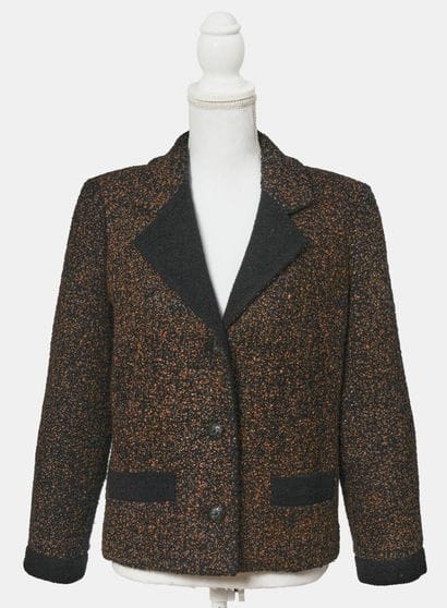 CHANEL
Jacket with shoulder pads, made of...