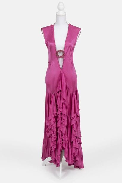 REINHARD LUTHIER
Pink Carmen-style sleeveless...