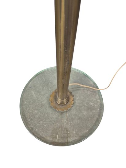 ANNEES 1930
Lampadaire à structure en laiton,...