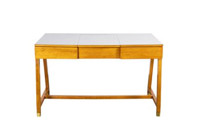 DASSI
Bureau-coiffeuse en érable, sabots...