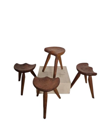 ANNÉES 1960
Suite de quatre tabourets tripodes...