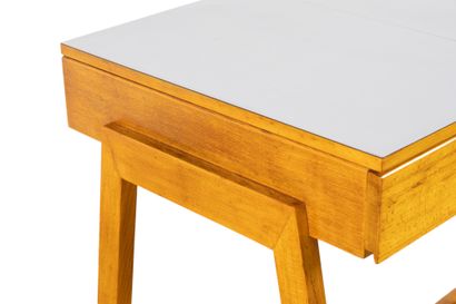 DASSI
Bureau-coiffeuse en érable, sabots...