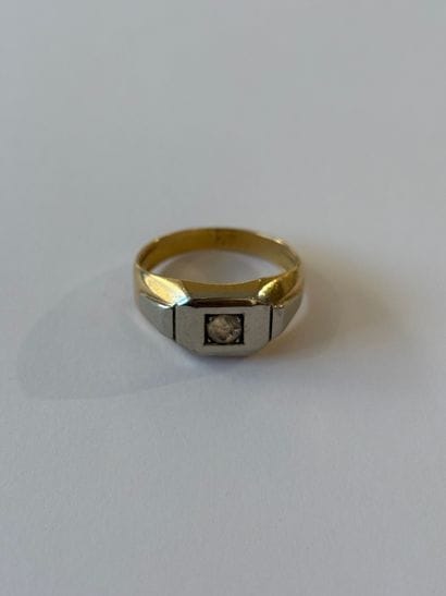 18K TWO-GOLD LINK RING 
18k (750 thousandths)...