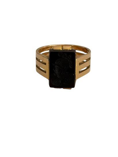 MAN'S GOLD AND HEMATITE RING 
Men's ring...