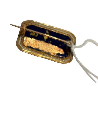 YELLOW GOLD AND ENAMEL BROOCH 
18k (750 thousandths)...
