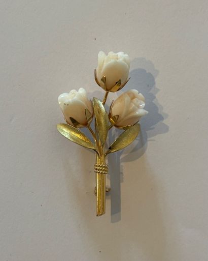 BROCHE BOUQUET EN OR 
Broche en forme de...