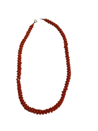 CORAL NECKLACE 
Necklace of alternating coral...
