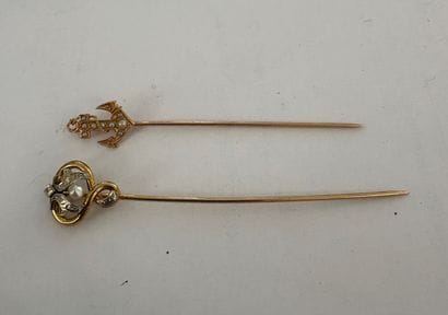 LOT 2 EPINGLES A CRAVATE EN OR JAUNE 18 K...