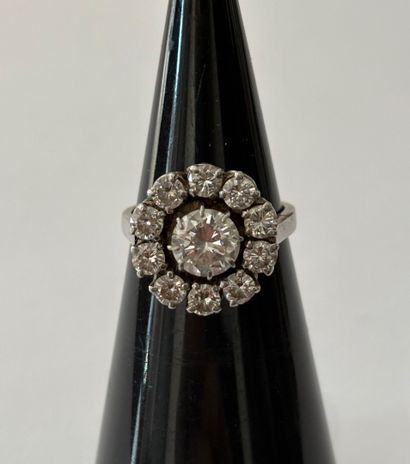 PLATINUM FLOWER RING 
Platinum flower ring...