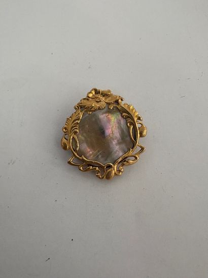 BROOCH IN 18 K YELLOW GOLD 
1900 brooch in...