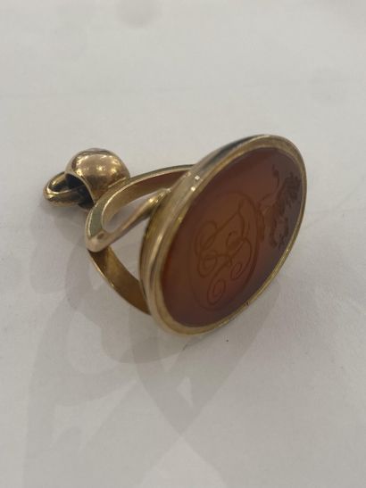GOLD CHATELAINE SEAL. 19TH CENTURY 
Oval-shaped...