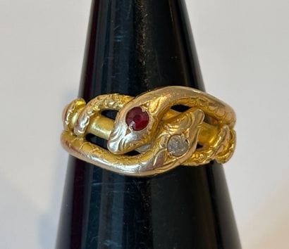 BAGUE SERPENT EN OR 
Bague en or jaune 18k...