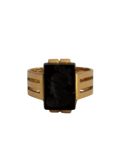 MAN'S GOLD AND HEMATITE RING 
Men's ring...