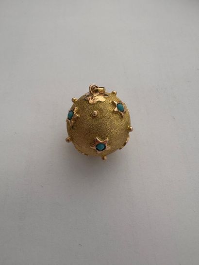 14 K YELLOW GOLD PENDANT 
Spherical pendant...