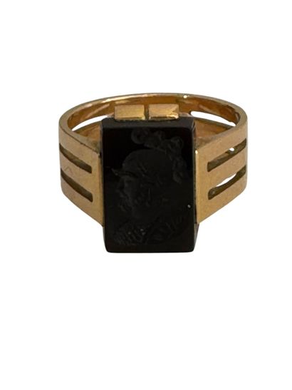MAN'S GOLD AND HEMATITE RING 
Men's ring...