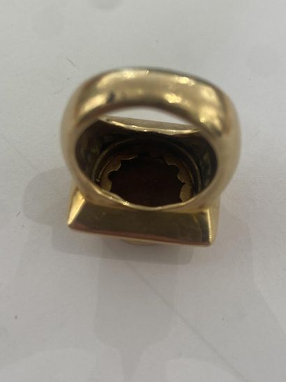 BAGUE EN OR JAUNE INTAILLE 
Bague en or jaune...