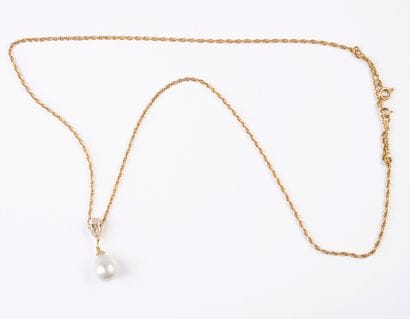 PEARL AND DROP-CUT DIAMOND PENDANT, YELLOW...