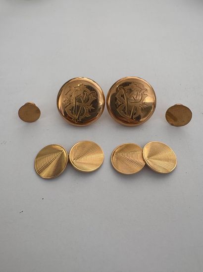 LOT DE BOUTONS EN OR JAUNE 18 K 
Lot de boutons...