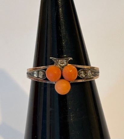FOREIGN ART DECO WORK 
18k (750 thousandths)...