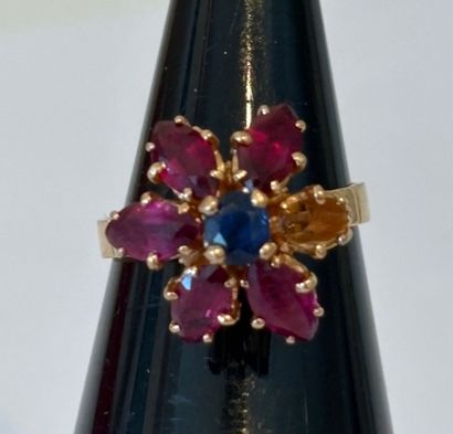 GOLD FLOWER RING 
Flower ring in 18k (750...