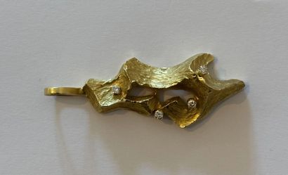 TRAVAIL ETRANGER CIRCA 1960
Broche en or...